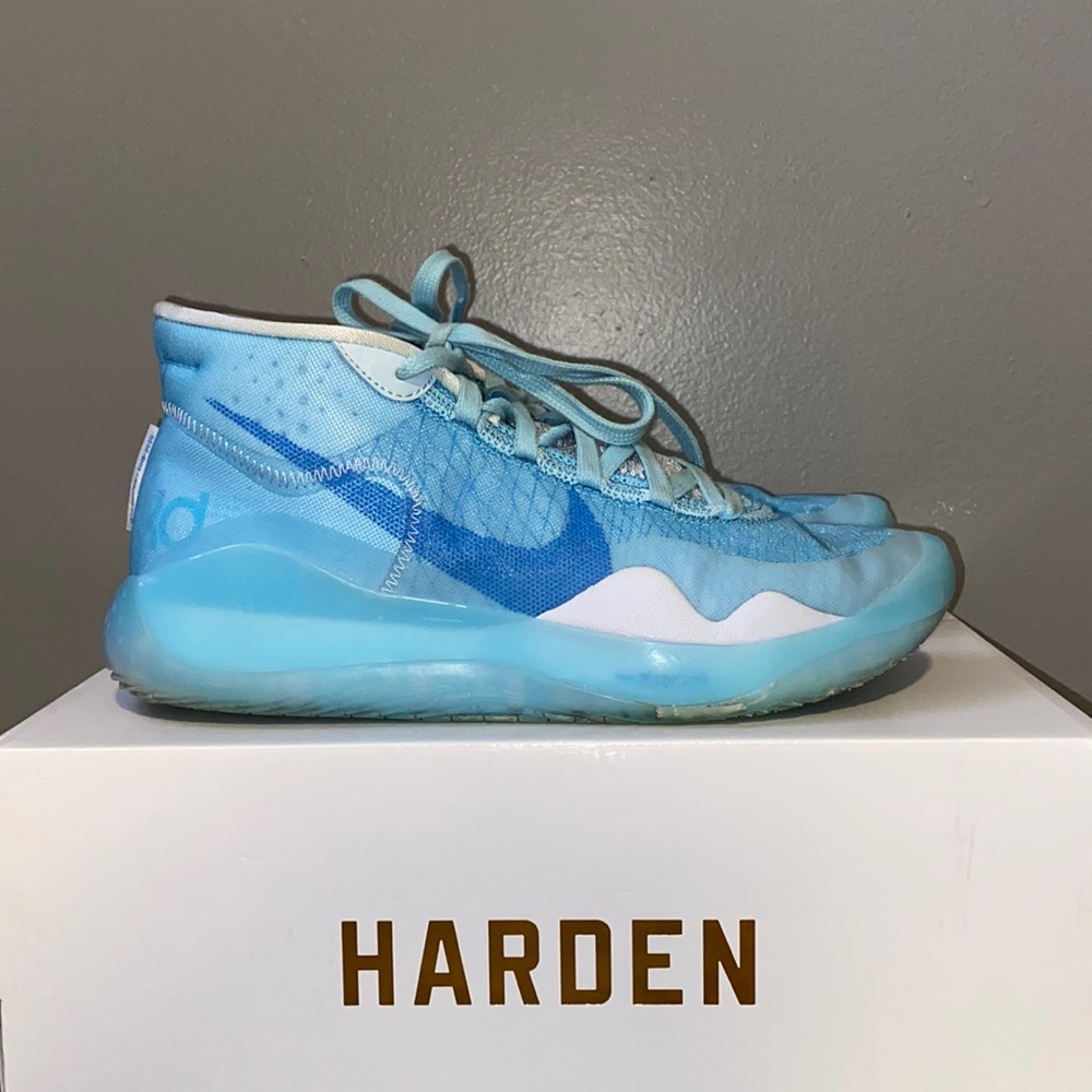 KD 12 ‘Blue Gaze’